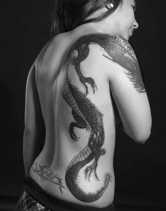 Азиатка С Татуировкой Дракона На Спине (25 Фото)