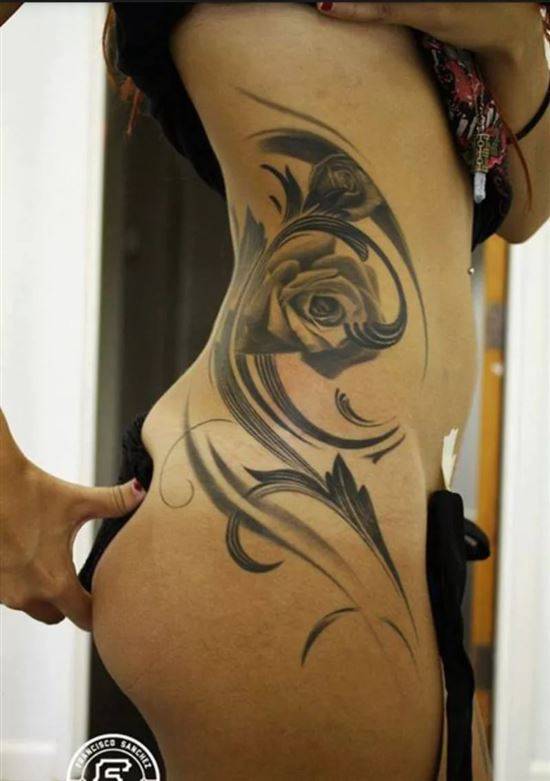 Татуировки на боку у девушек фото